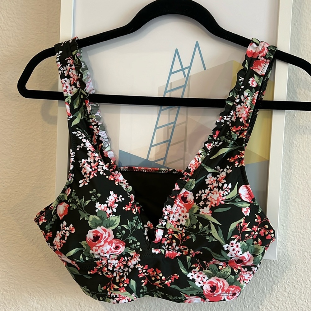 Floral swimsuit top, size L, never been worn from Target